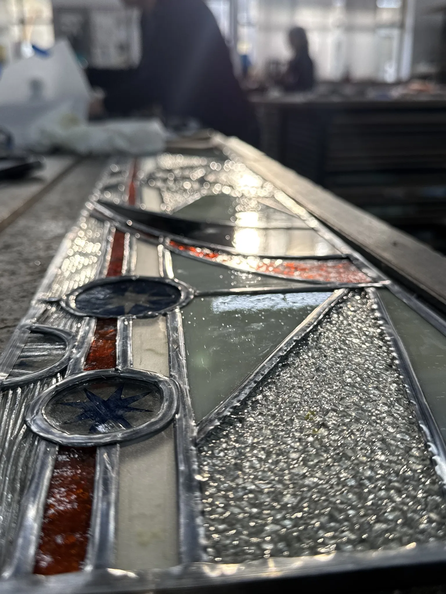 Détail des lignes du vitrail